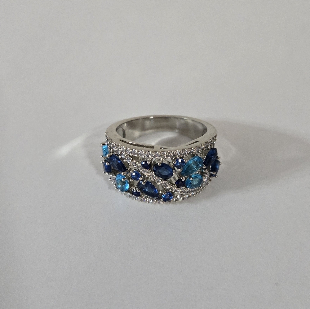 Elegant Silver and Blue Gemstone Ring